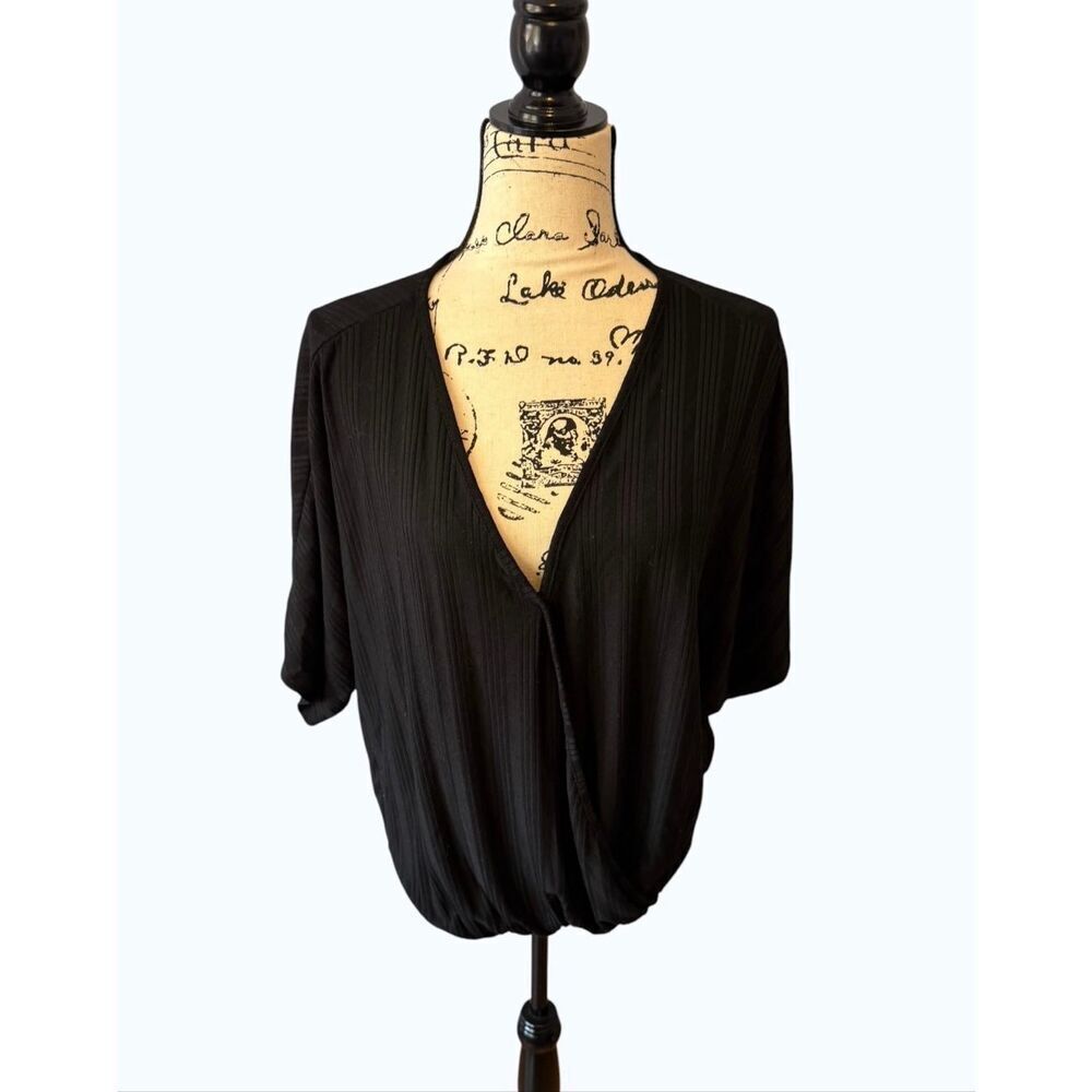 Daytrip Buckle Black Ribbed Surplice Dolman Top Large